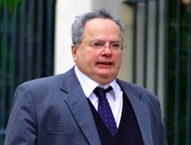 «Ζαλίστηκε» από το συλλαλητήριο στο Σύνταγμα ο ΥΠΕΞ Ν.Κοτζιάς...